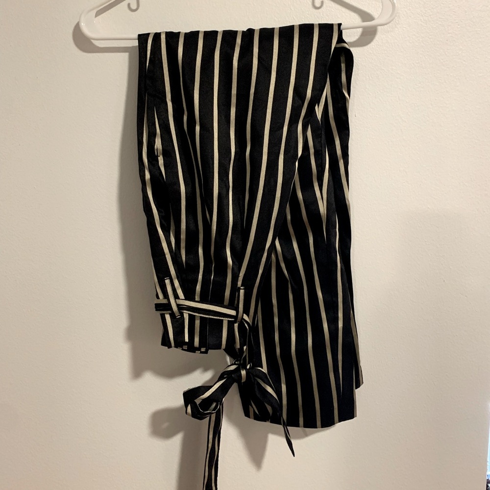 H&M high wasted, black and gold paper bag pants with tie belt